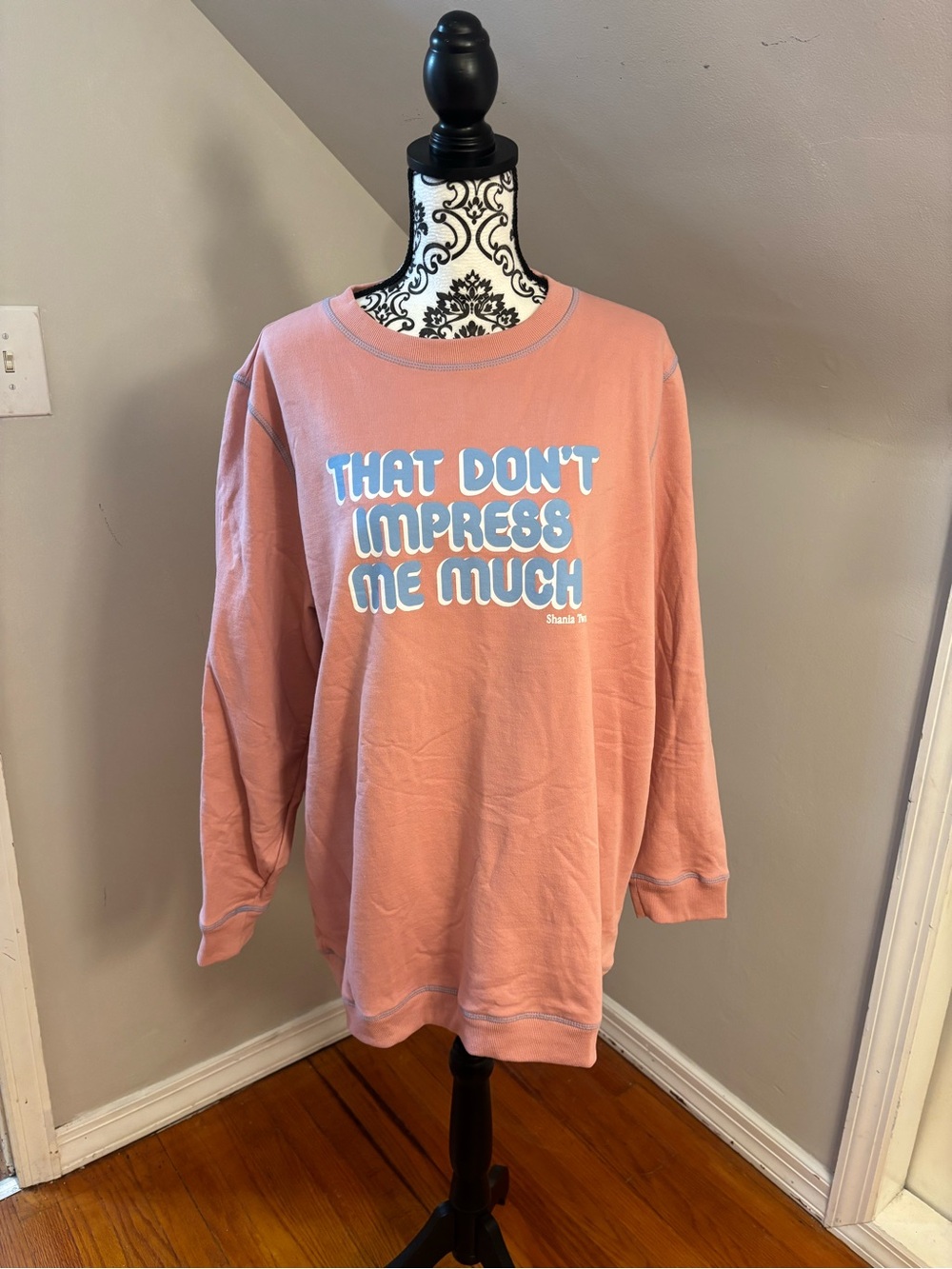 Shania Twain That Don’t Impress Me Much Crewneck Sweatshirt Pink Adult XXL